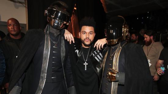 The Weeknd ни пренася на друга планета