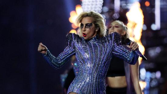 Lady Gaga направи фурор на Super Bowl