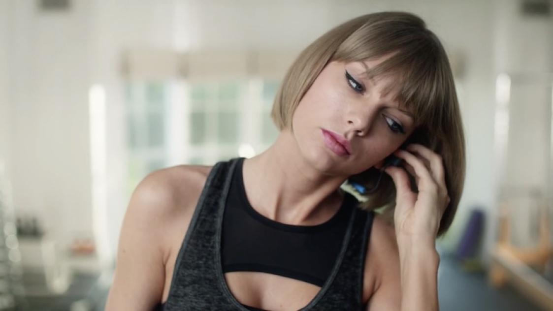 Taylor Swift се просна по лице