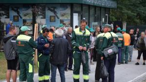 Служители на общинско предприятие Озеленяване в Благоевград излязоха на протест