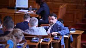 Депутатите обсъждат на първо четене два законопроекта за промени в