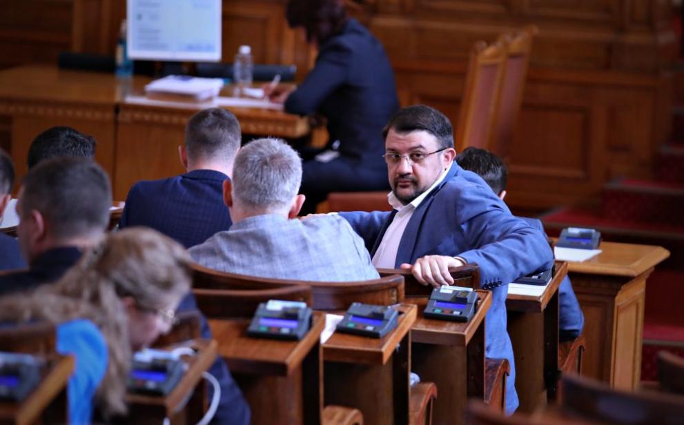 Депутатите обсъждат на първо четене два законопроекта за промени в