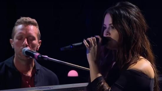 Coldplay и Selena Gomez изпълниха на живо "Let Somebody Go"