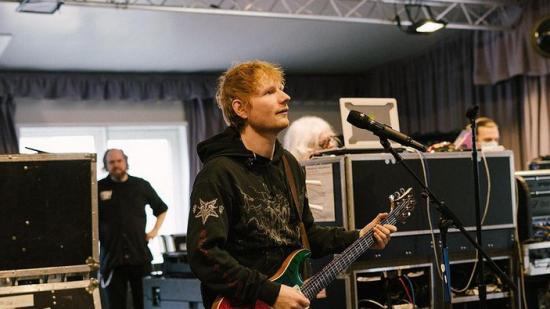 Ed Sheeran и Camila Cabello ще участват в концерт за Украйна