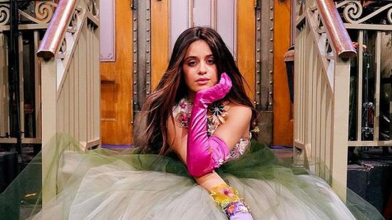 Суперзвездата Camila Cabello с неподражаема артистичност в третия си студиен албум "Familia"