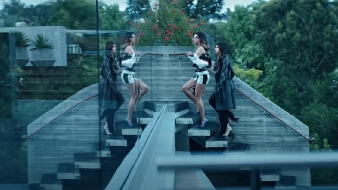 Becky G и Karol G представят клипа към песента си „MAMIII“