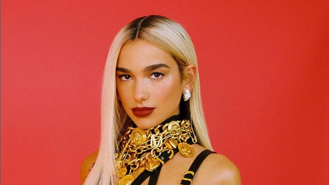 Съдят Dua Lipa за папарашка снимка