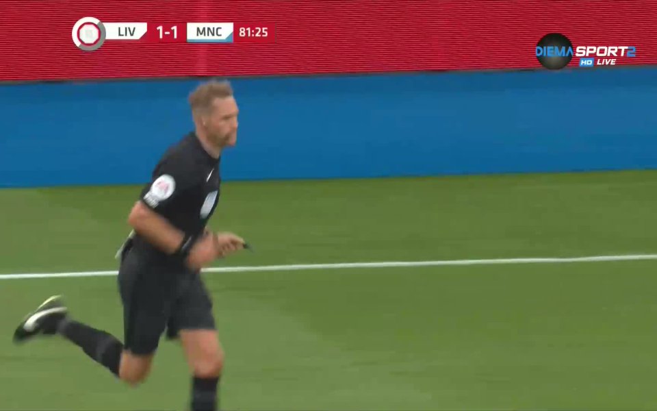 Десет минути преди края Дарвин Нунес стреля с глава след