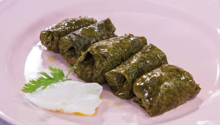 рецепти - Манджите на баба и дядо: Апетитни лозови сармички и яхния от бамя