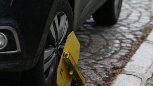 Видео с демонстративно премахване на скоби от автомобил във Враца