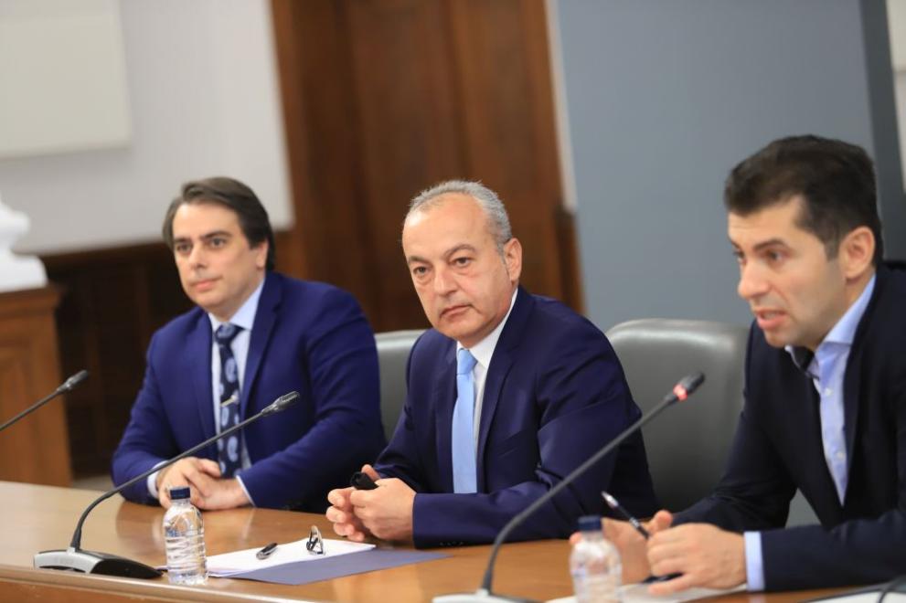 Гълъб Донев от днес ще оглавява четвъртия служебен кабинет, назначен