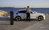 BMW i4 eDrive40 зарядна станция електромобили