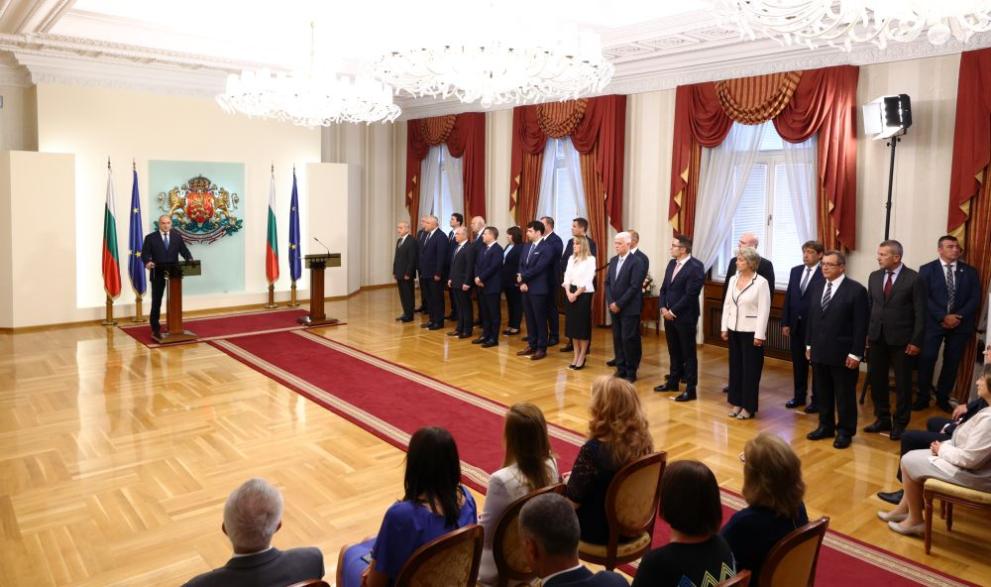  Служебно държавно управление 