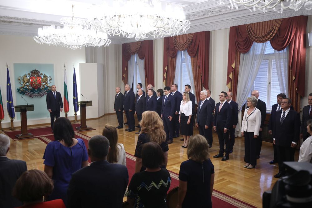 Президентът Радев представи новия служебен кабинет
