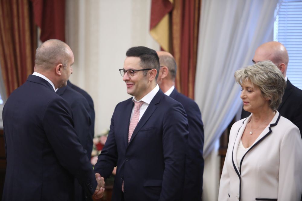 Президентът Радев представи новия служебен кабинет