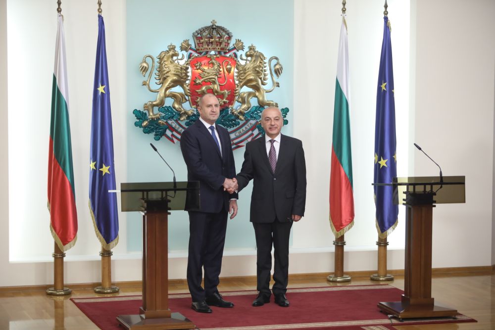 Президентът Радев представи новия служебен кабинет