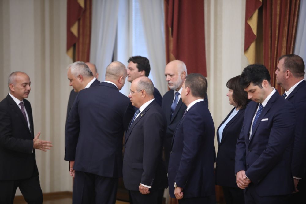 Президентът Радев представи новия служебен кабинет
