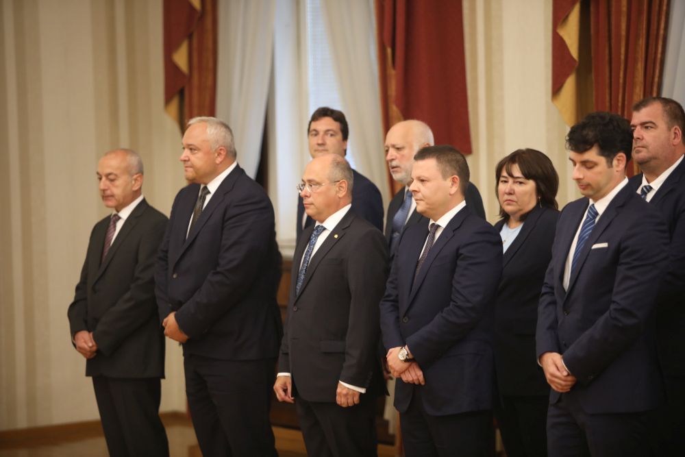 Президентът Радев представи новия служебен кабинет