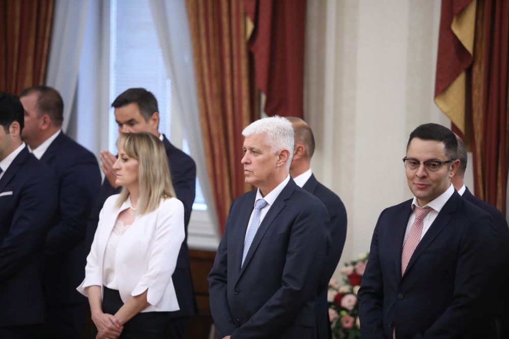 Президентът Радев представи новия служебен кабинет