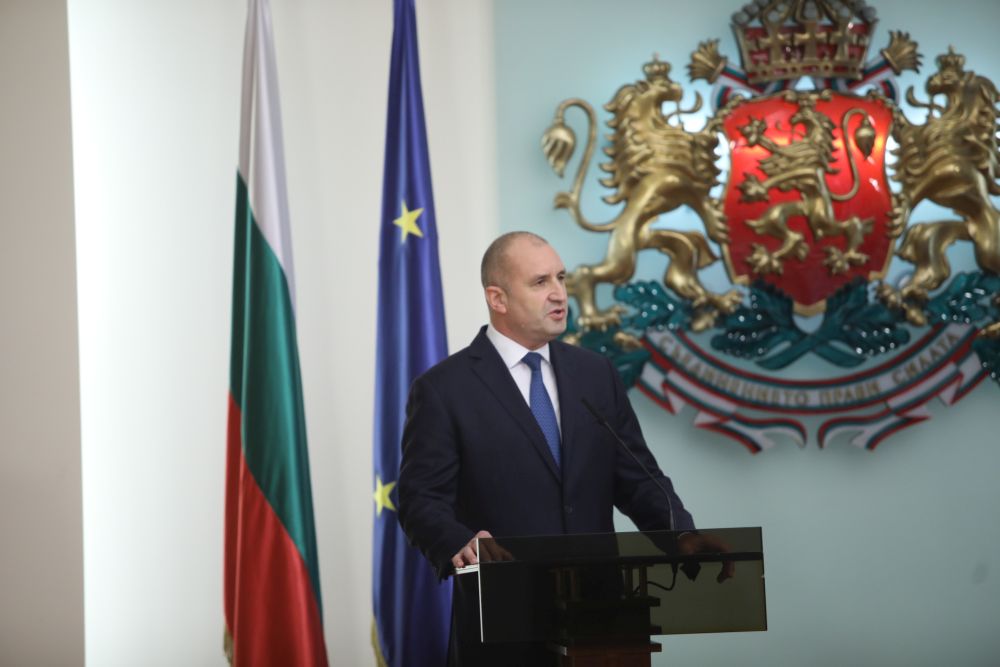 Президентът Радев представи новия служебен кабинет