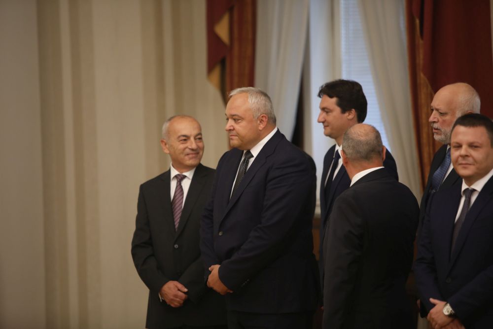 Президентът Радев представи новия служебен кабинет