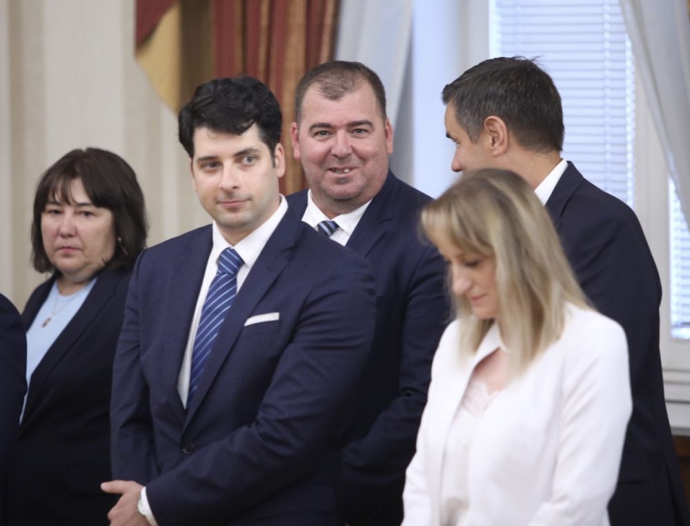 Президентът Радев представи новия служебен кабинет