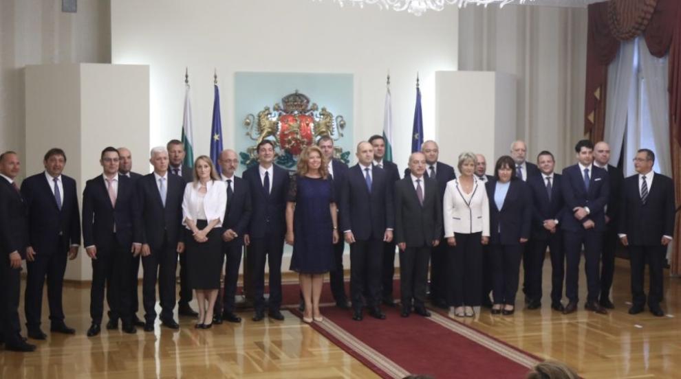 Новата власт в снимки: Кабинетът „Петков” предаде щафетата (ГАЛЕРИЯ)