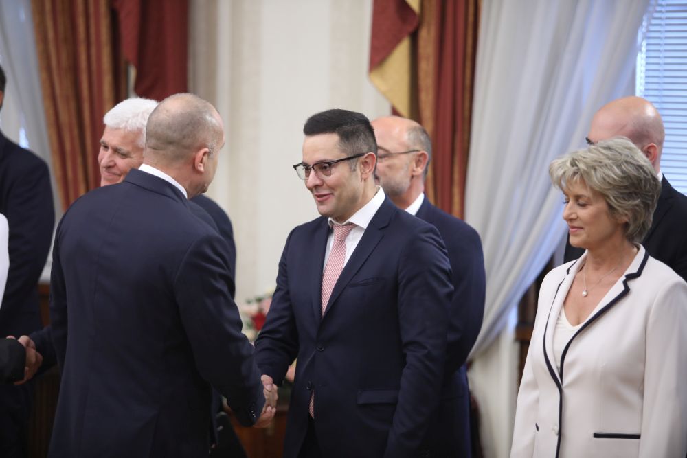 Президентът Радев представи новия служебен кабинет