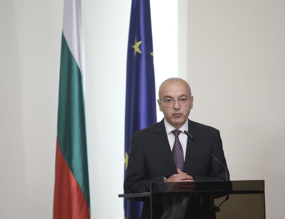 Президентът Радев представи новия служебен кабинет