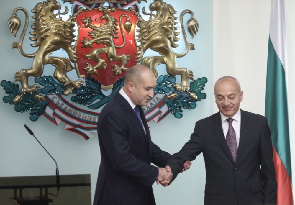 Президентът Радев представи новия служебен кабинет