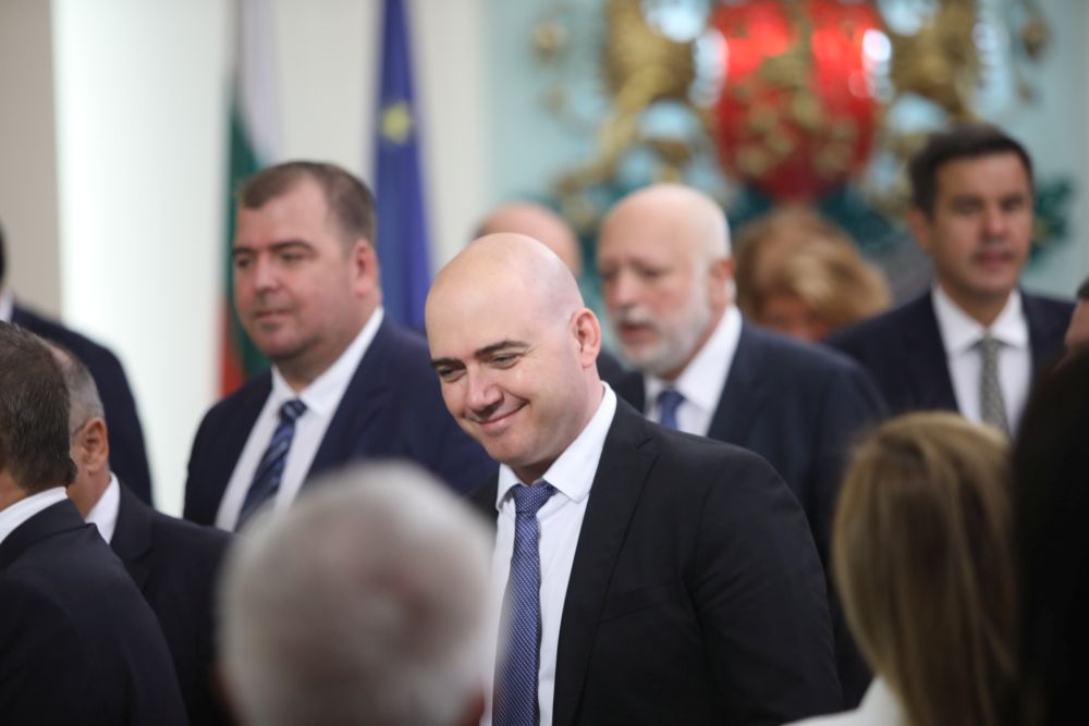 Президентът Радев представи новия служебен кабинет