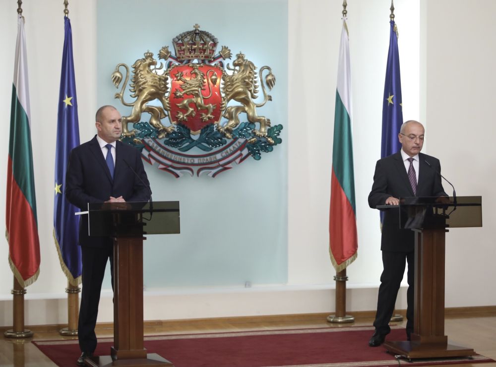 Президентът Радев представи новия служебен кабинет