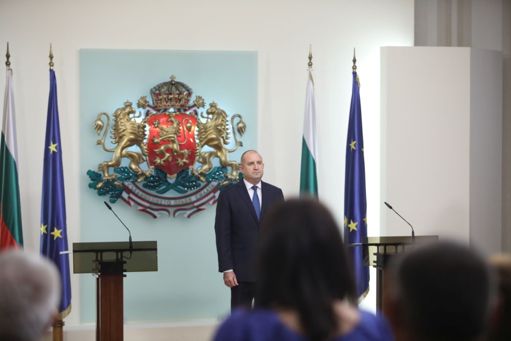 Президентът Радев представи новия служебен кабинет