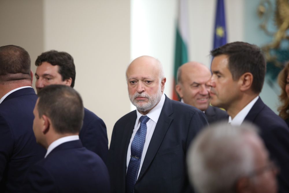 Президентът Радев представи новия служебен кабинет