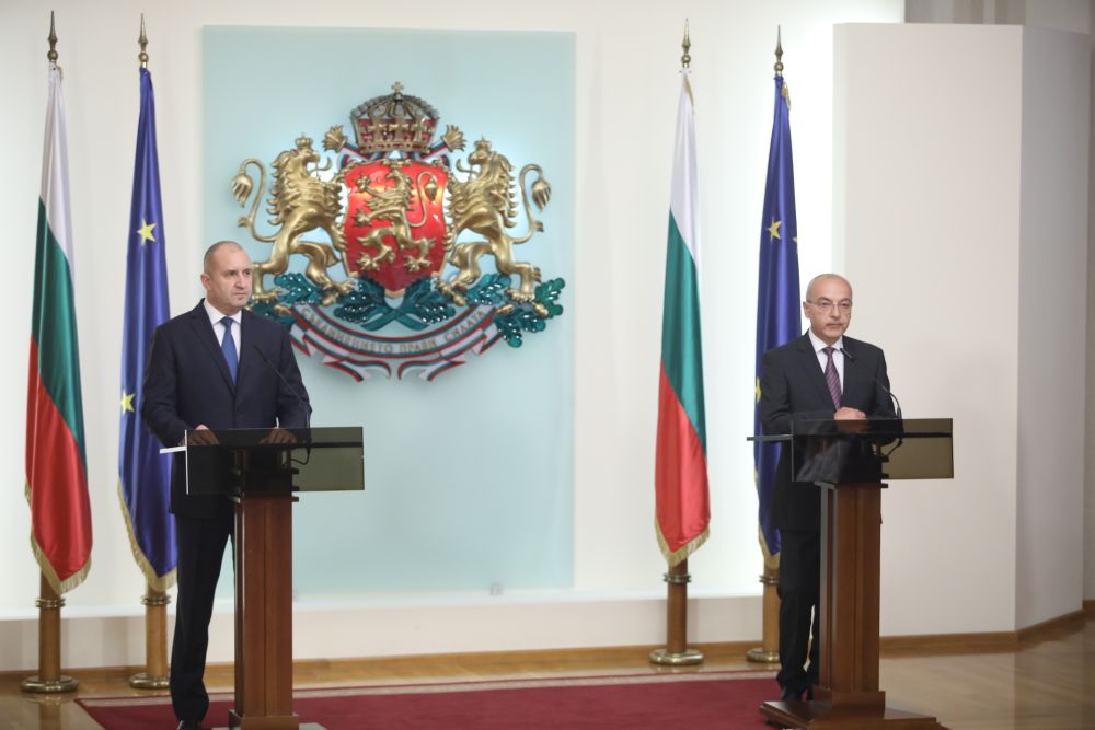 Президентът Радев представи новия служебен кабинет