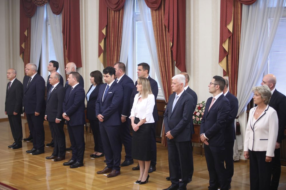 Президентът Радев представи новия служебен кабинет