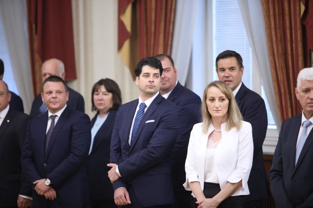 Президентът Радев представи новия служебен кабинет