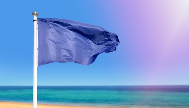 син флаг - Само 18 от общо 200 плажа у нас отличени със Син флаг