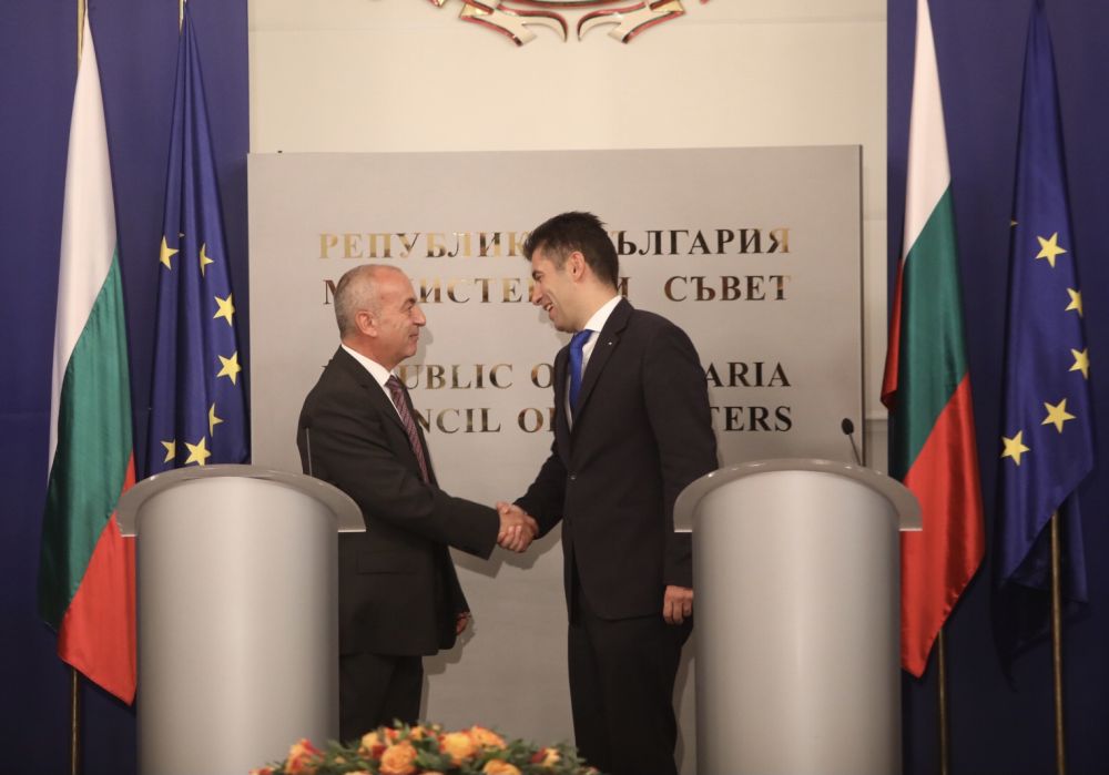 Кабинетът "Петков" предаде властта на служебния кабинет "Донев"