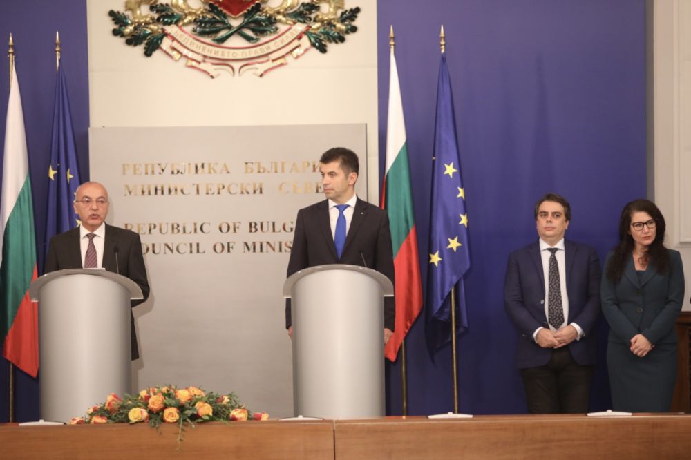 Кабинетът "Петков" предаде властта на служебния кабинет "Донев"