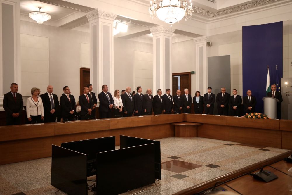 Кабинетът "Петков" предаде властта на служебния кабинет "Донев"