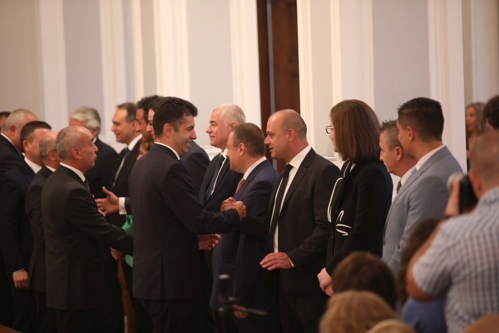 Кабинетът "Петков" предаде властта на служебния кабинет "Донев"