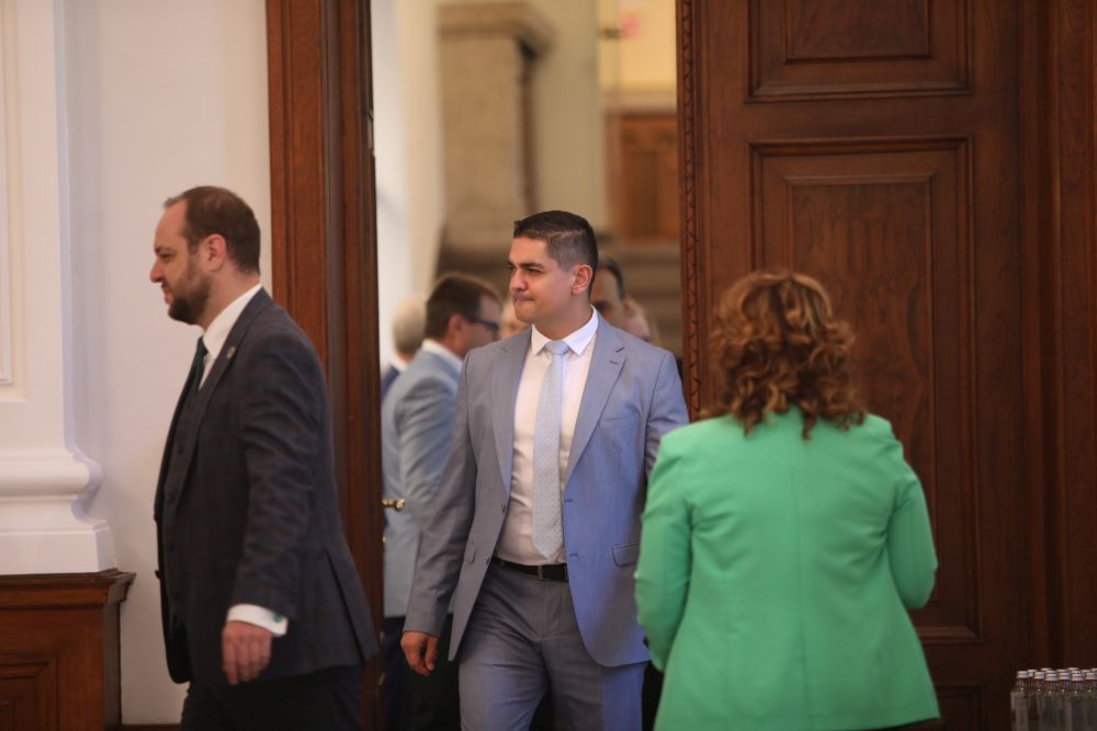 Кабинетът "Петков" предаде властта на служебния кабинет "Донев"