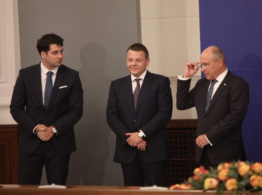 Кабинетът "Петков" предаде властта на служебния кабинет "Донев"