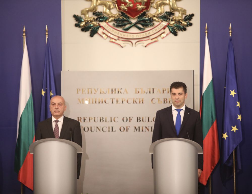 Кабинетът "Петков" предаде властта на служебния кабинет "Донев"