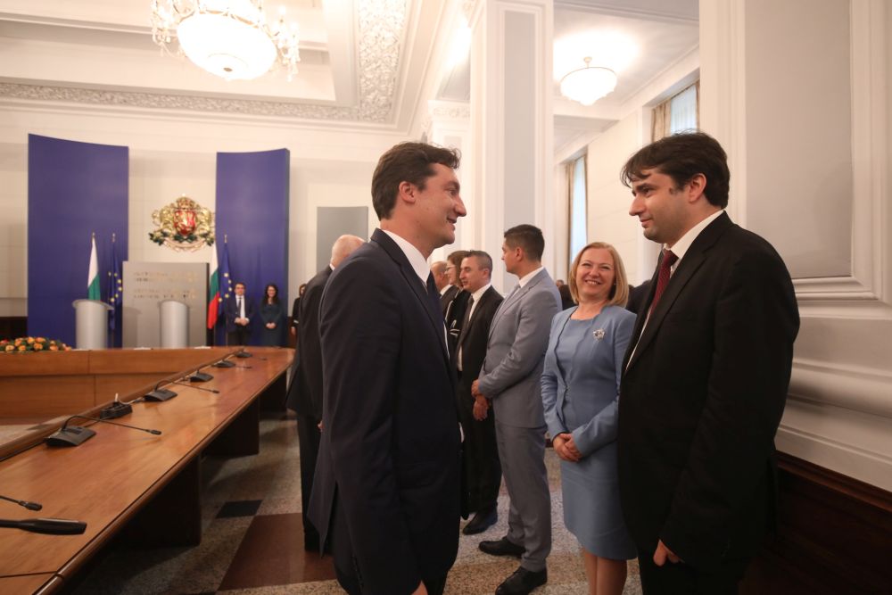 Кабинетът "Петков" предаде властта на служебния кабинет "Донев"