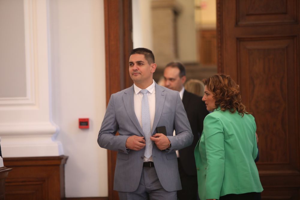 Кабинетът "Петков" предаде властта на служебния кабинет "Донев"