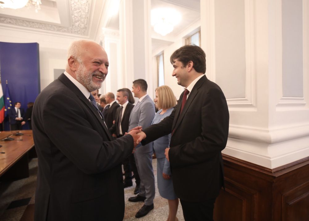 Кабинетът "Петков" предаде властта на служебния кабинет "Донев"