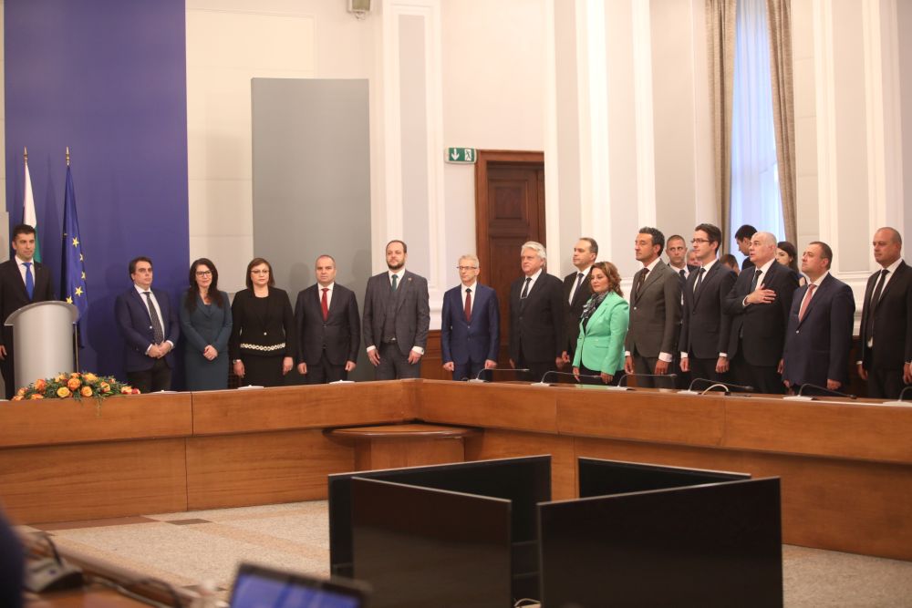 Кабинетът "Петков" предаде властта на служебния кабинет "Донев"
