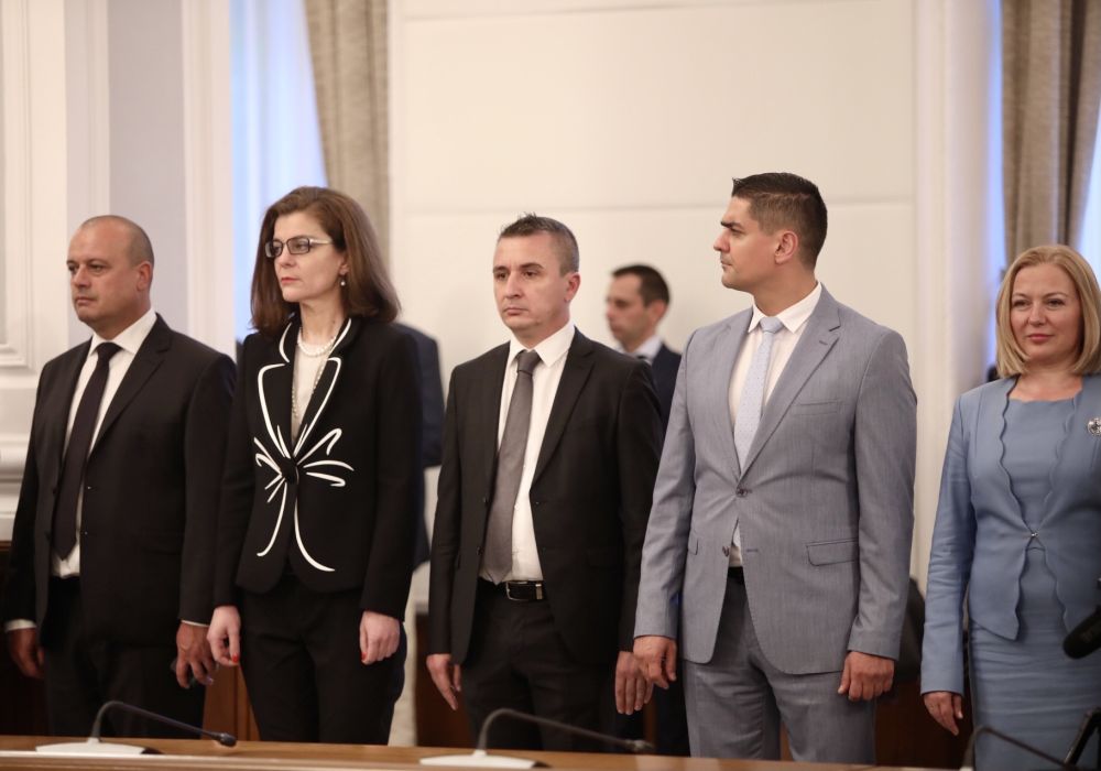 Кабинетът "Петков" предаде властта на служебния кабинет "Донев"